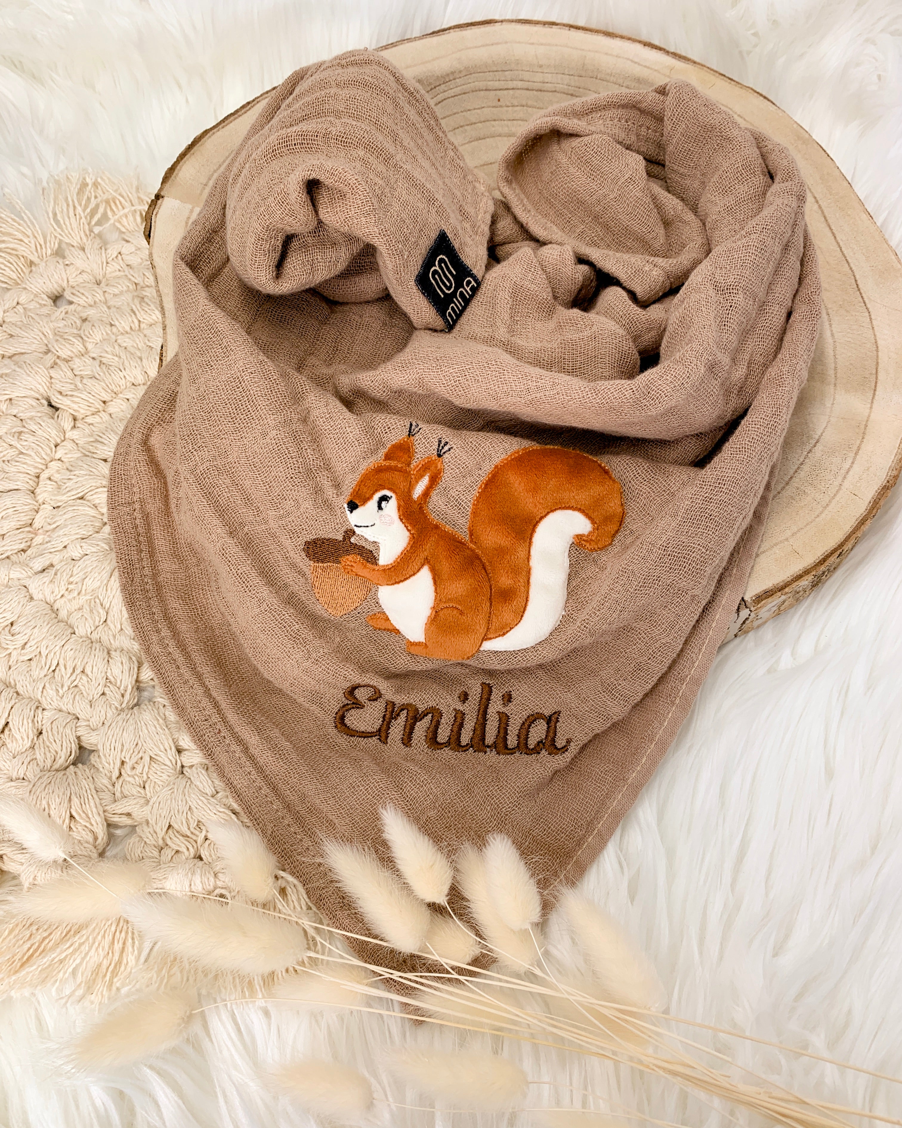 personalisiertes Musselintuch mit Eichhörnchen "Emilia"