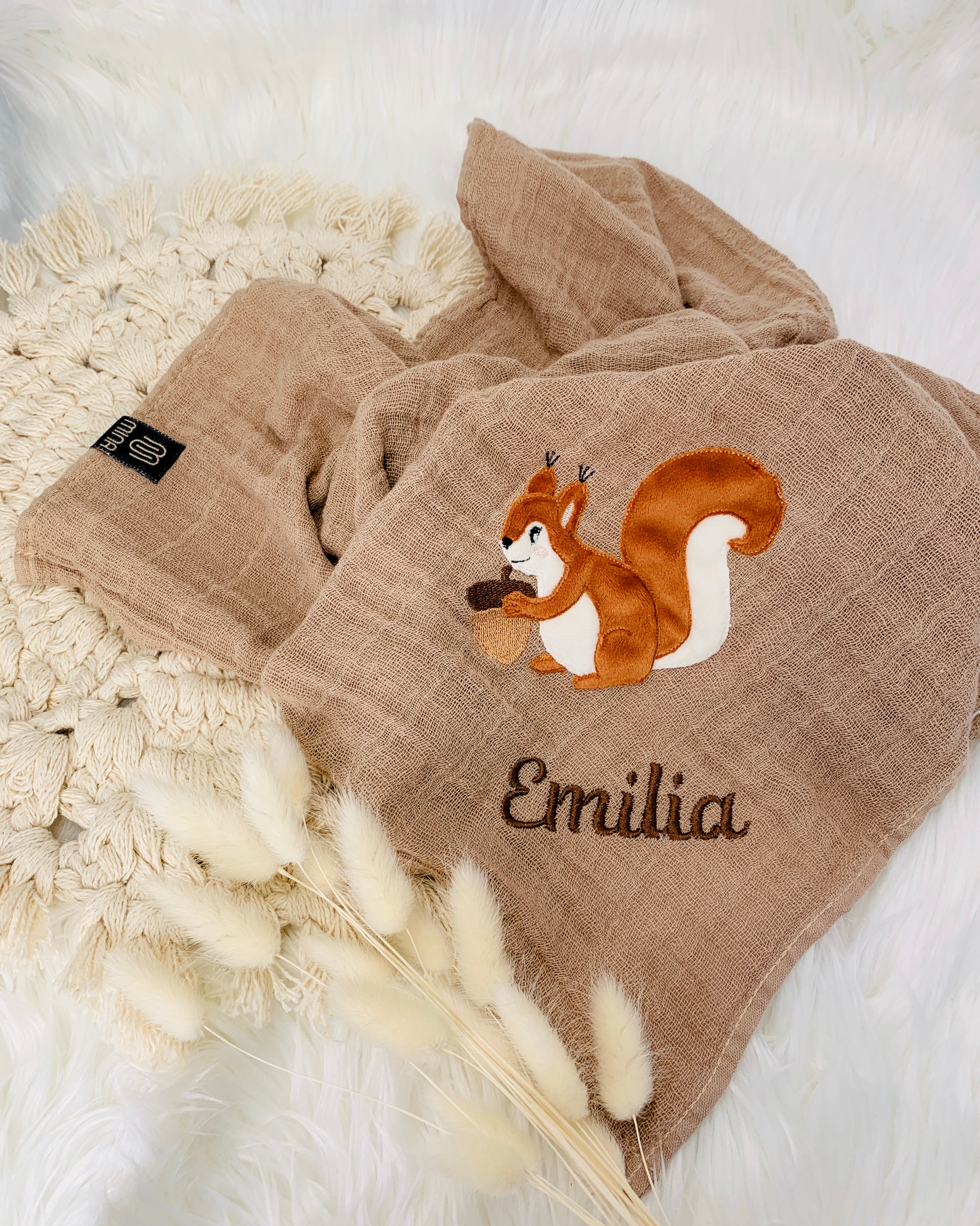 personalisiertes Musselintuch mit Eichhörnchen "Emilia"