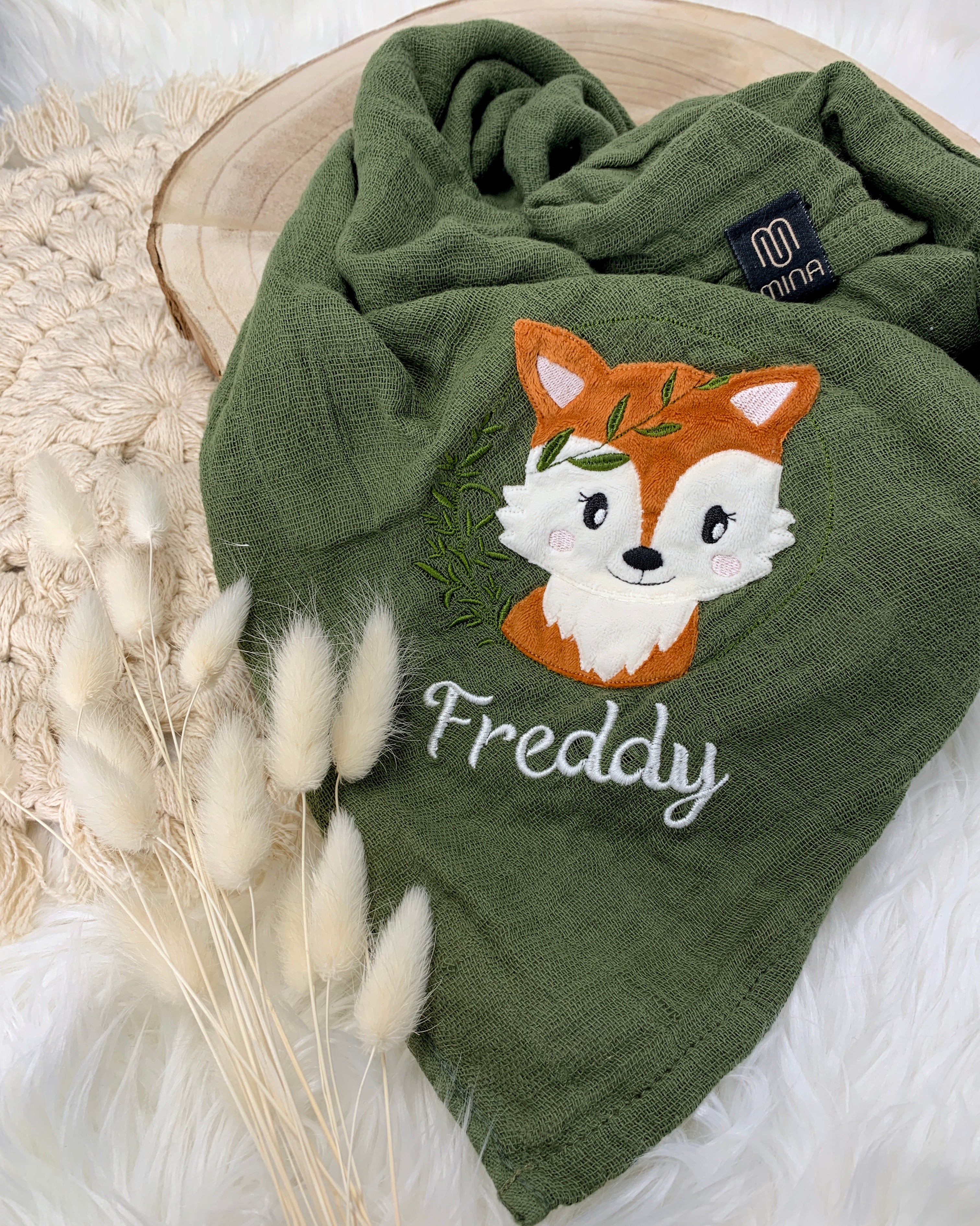personalisiertes Musselintuch mit Fuchs "Freddy" im Kranz