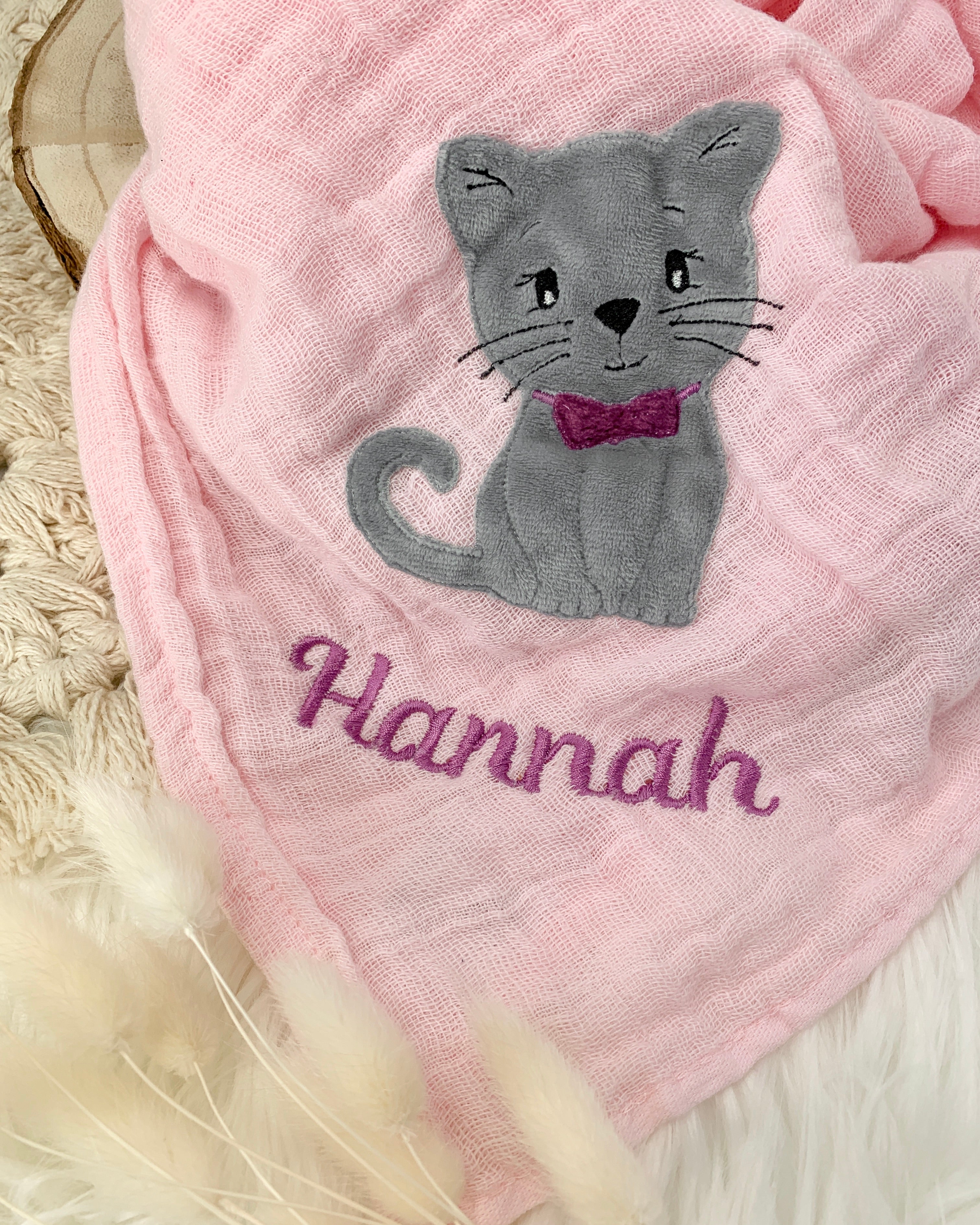 personalisiertes Musselintuch mit Katze "Kira"
