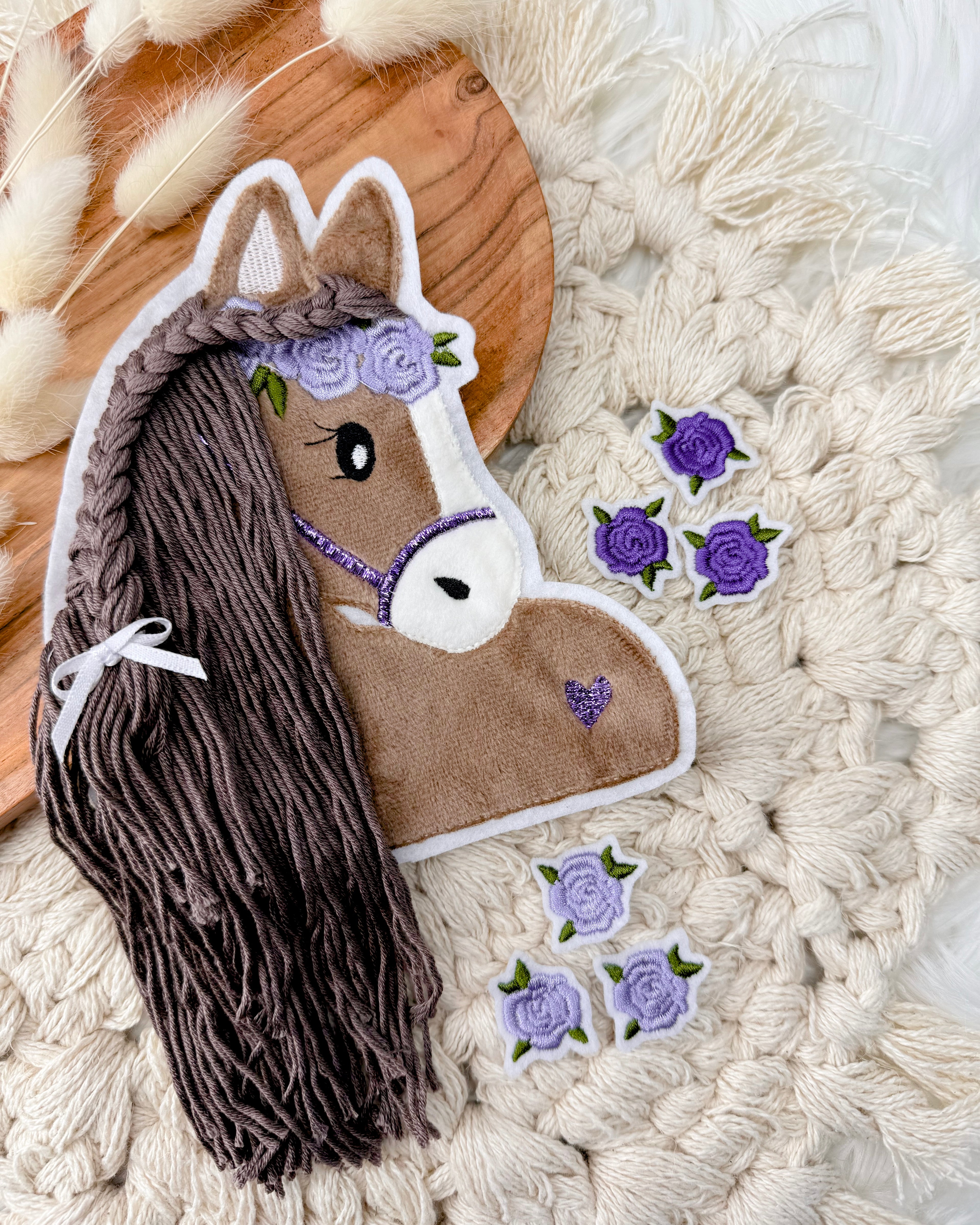 Applikation Pferd "Paula" in Lila mit brauner Wollmähne