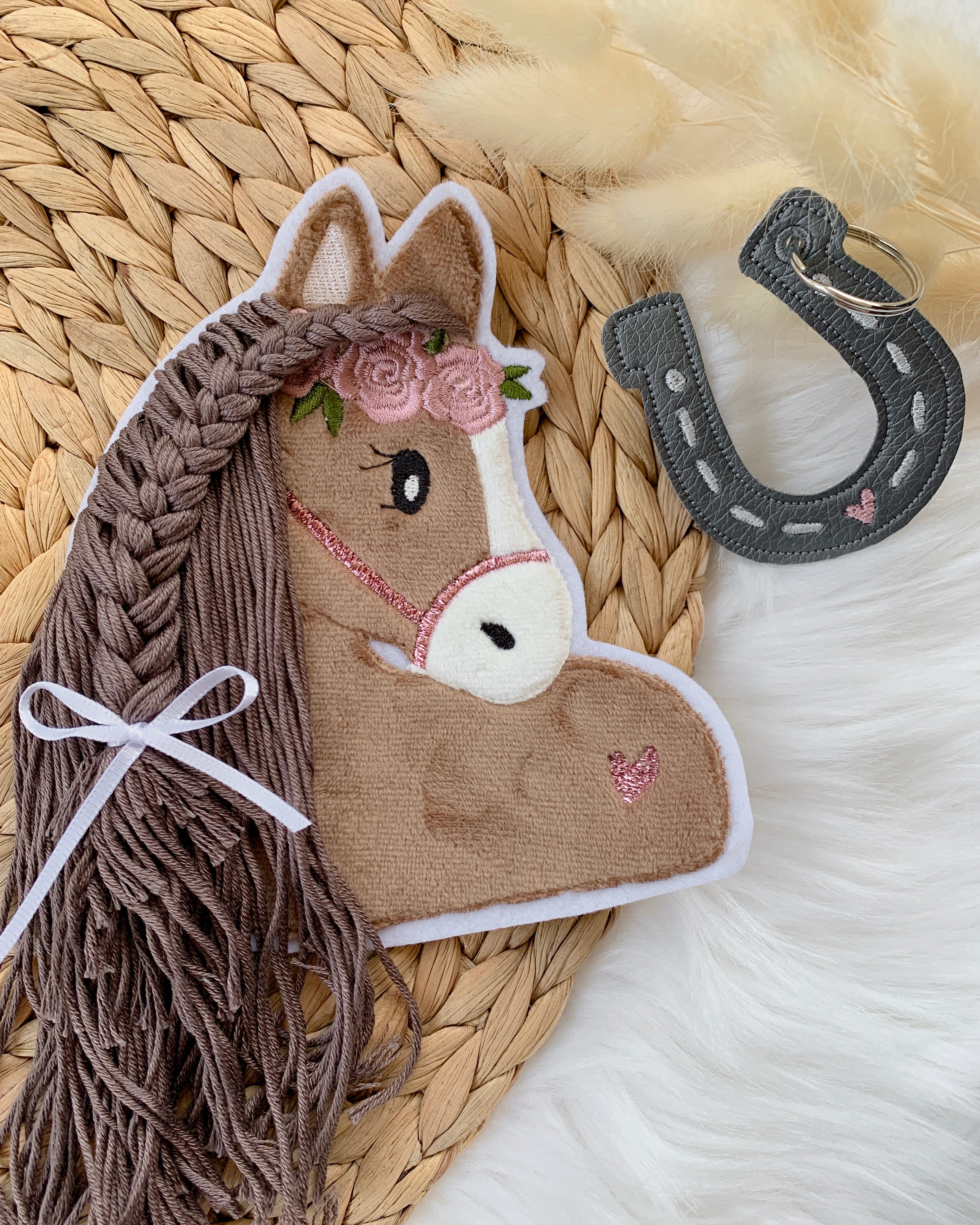 Applikation Pferd "Paula" in Rosé mit brauner Wollmähne