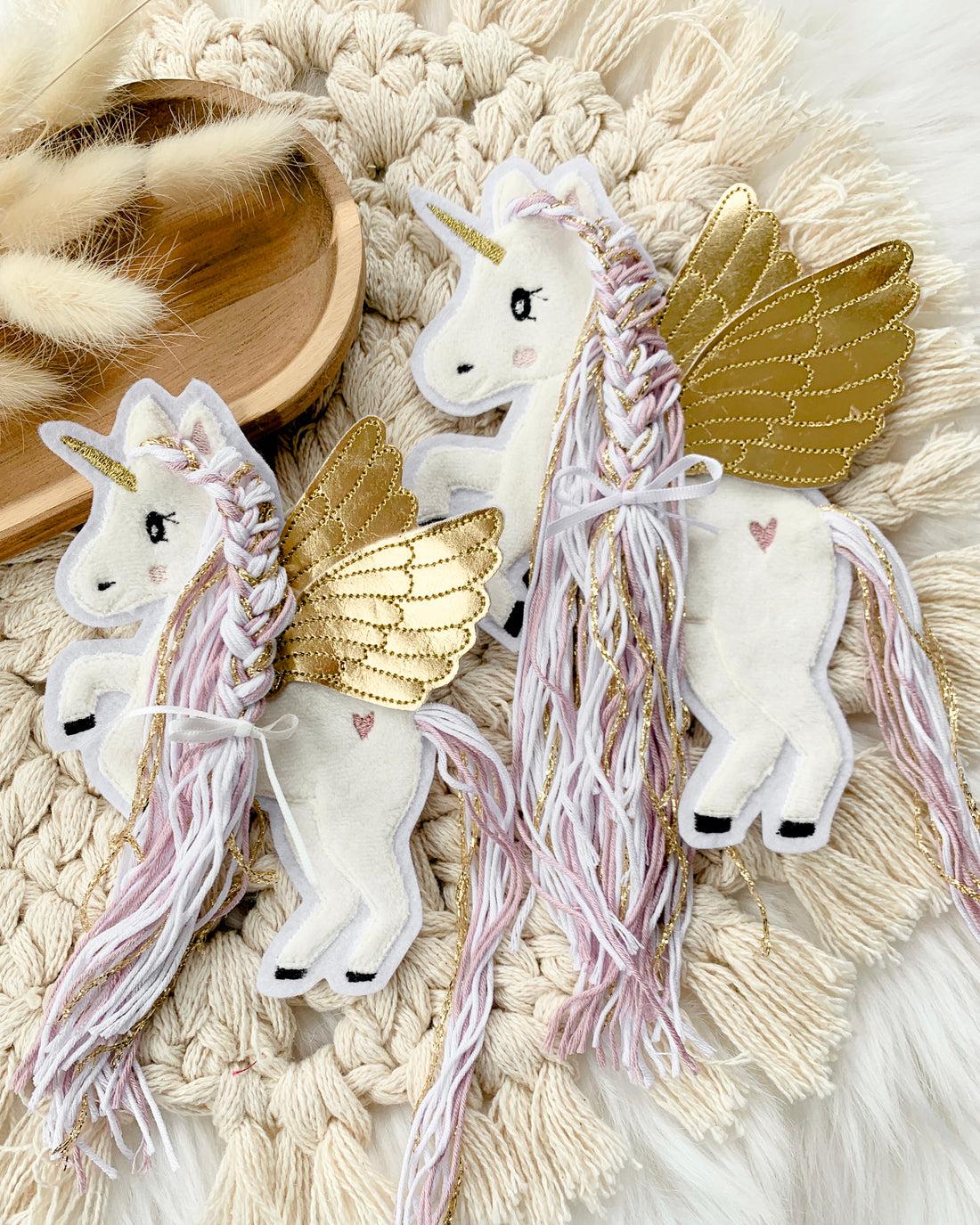 Applikation Pegasus "Pia" - Altrosa/Gold