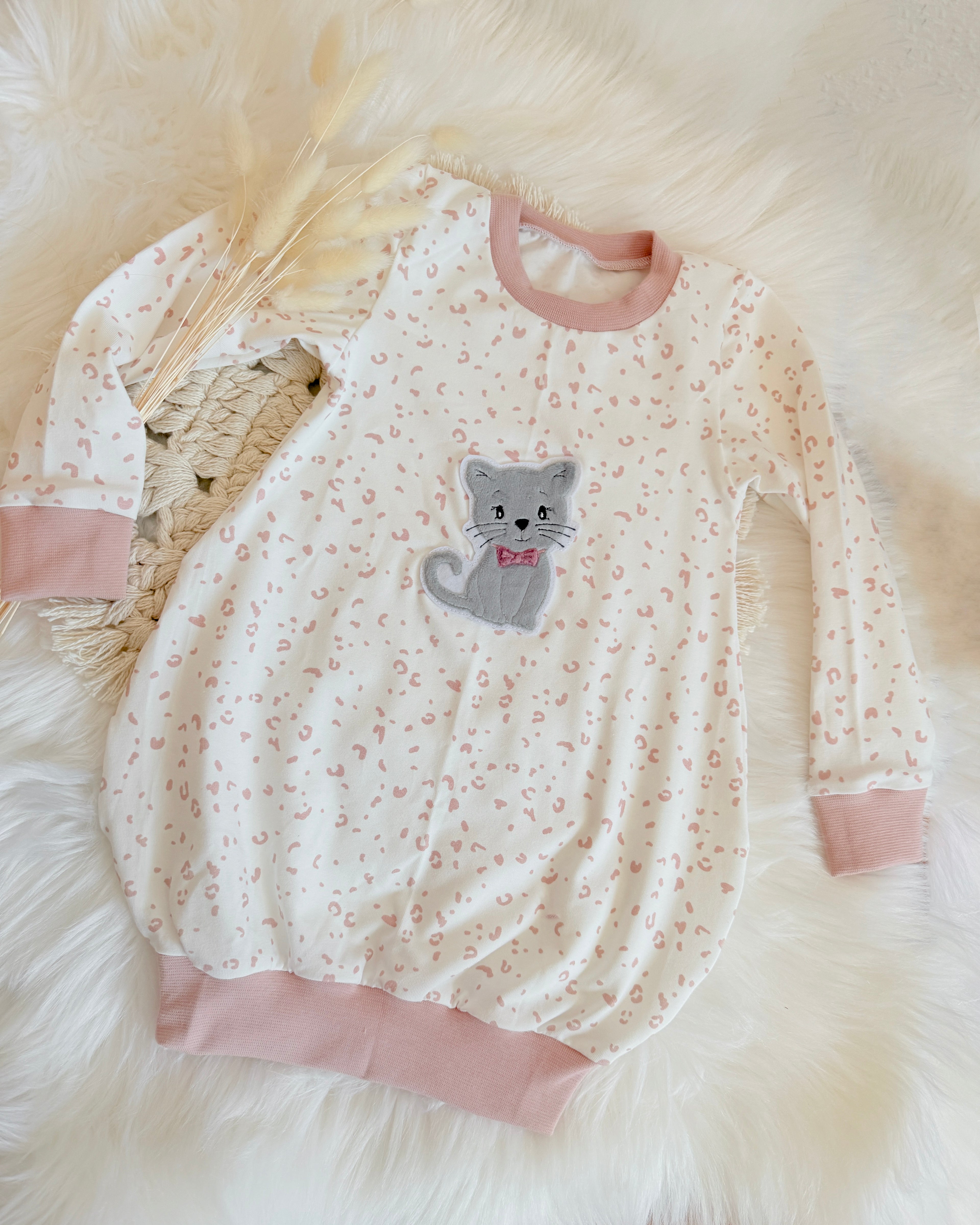 Applikation Katze "Kira" in Grau