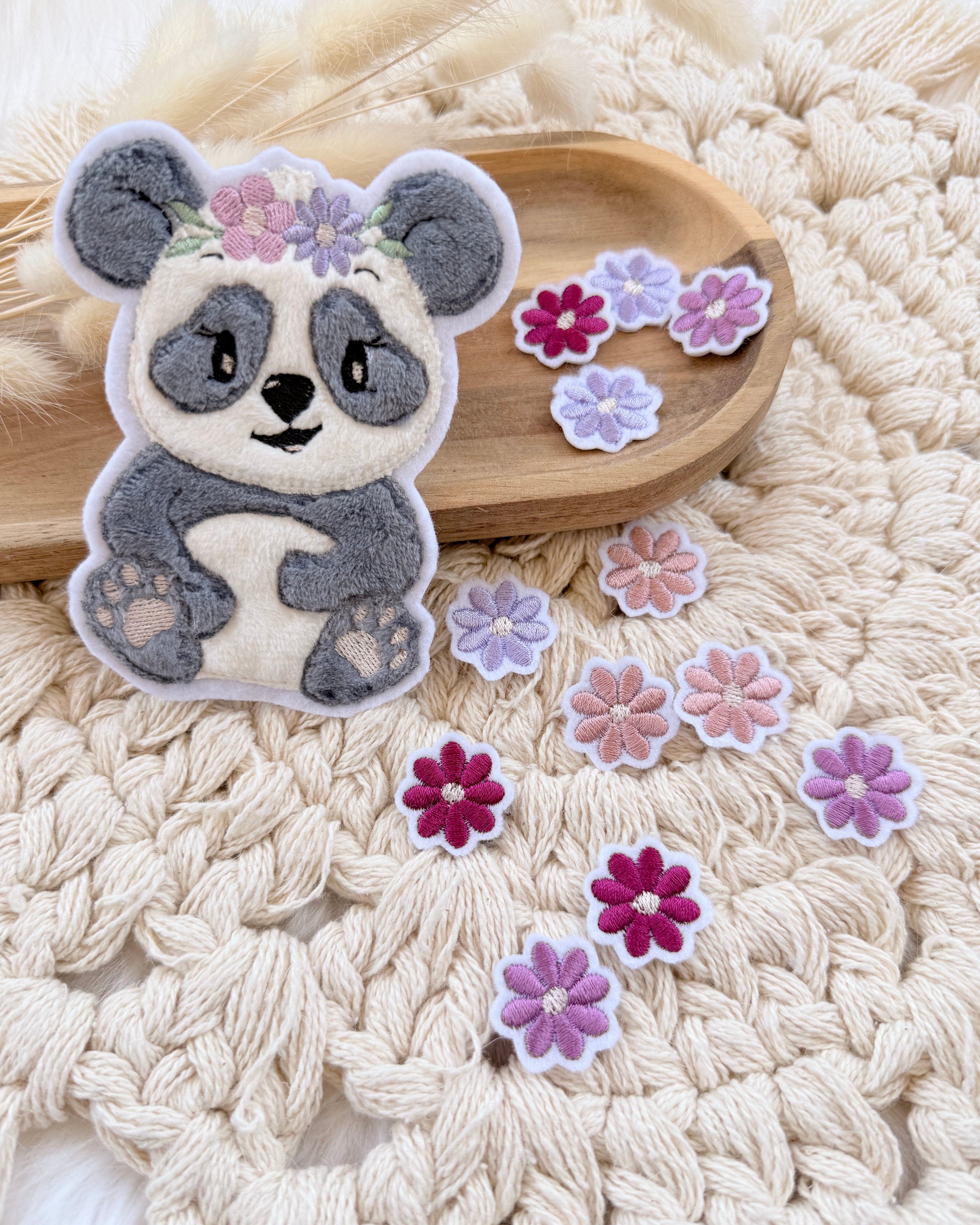 Aufnäher Panda mit kleinen Blumen