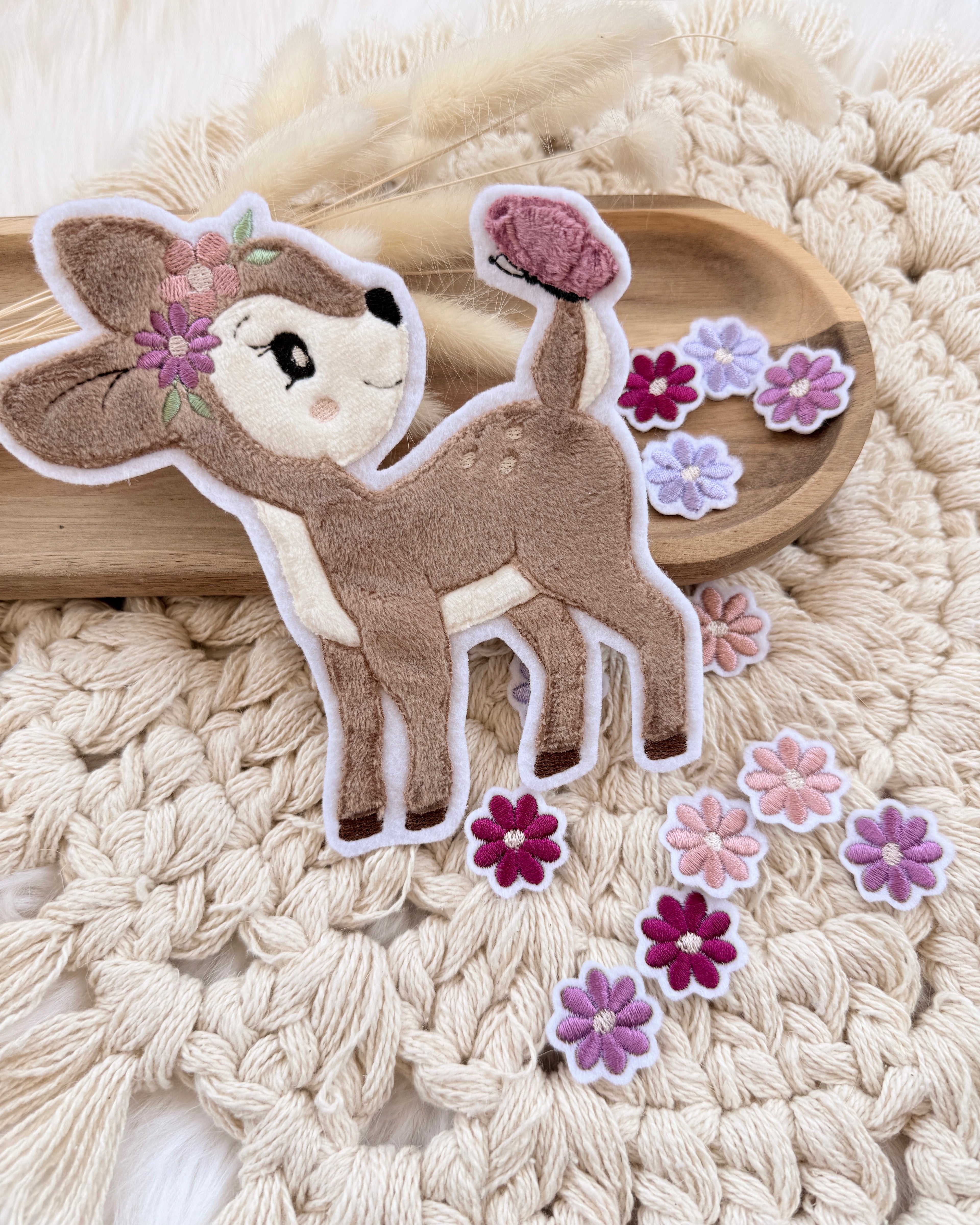 Aufnäher Rehkitz mit Mini Blumen