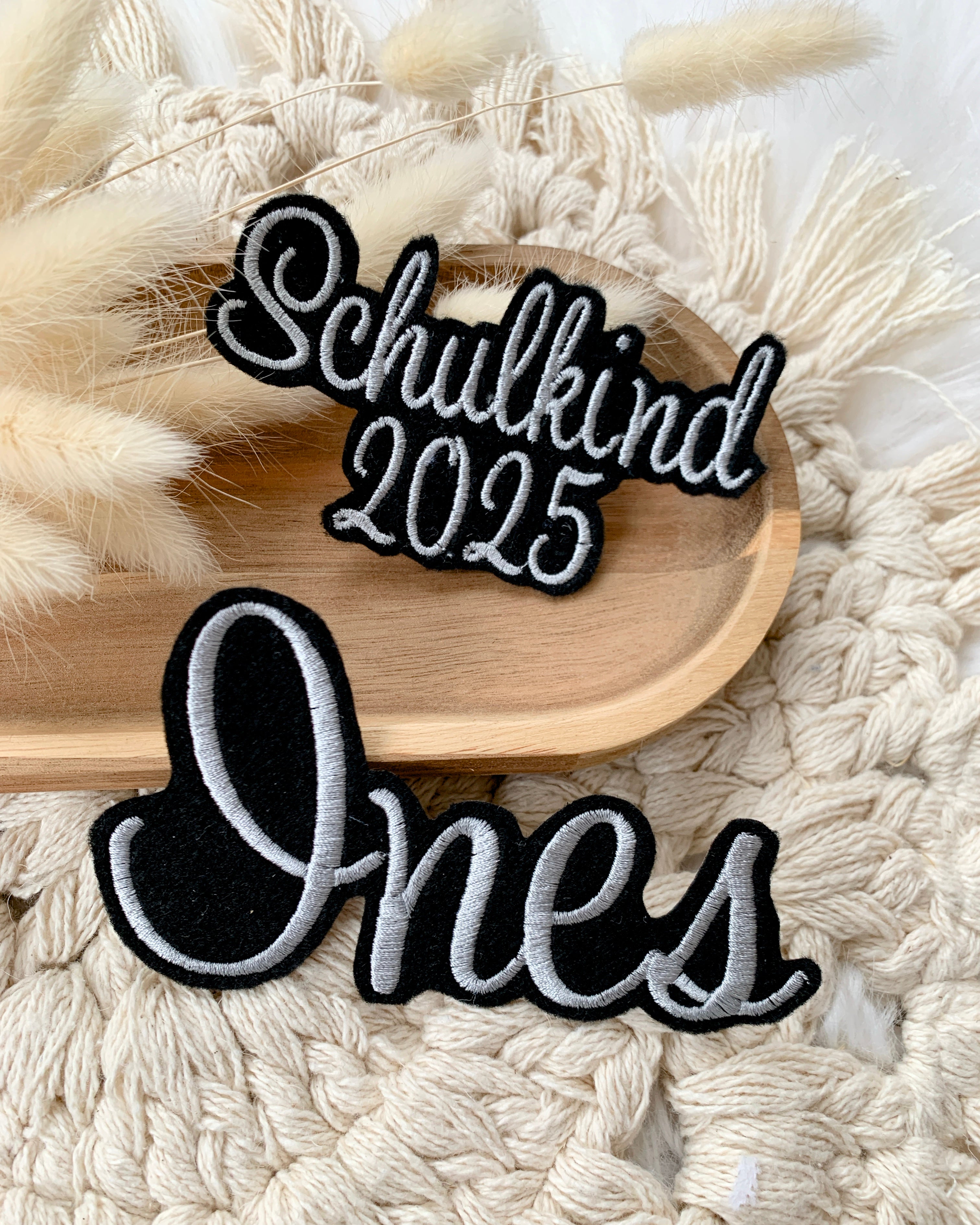 Namensapplikation Schwarz groß