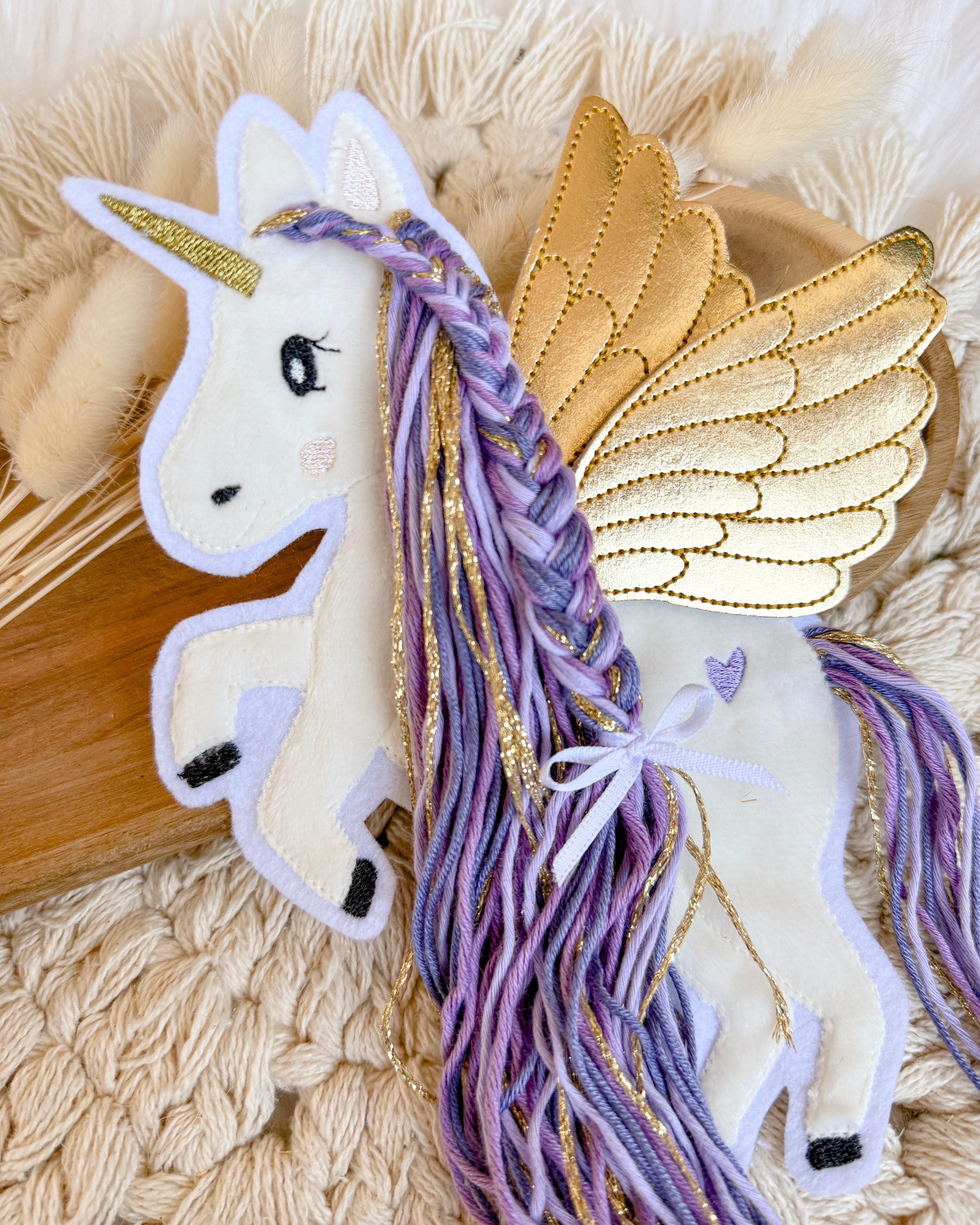 Patch Einhorn mit Flügel in Gold und Lila