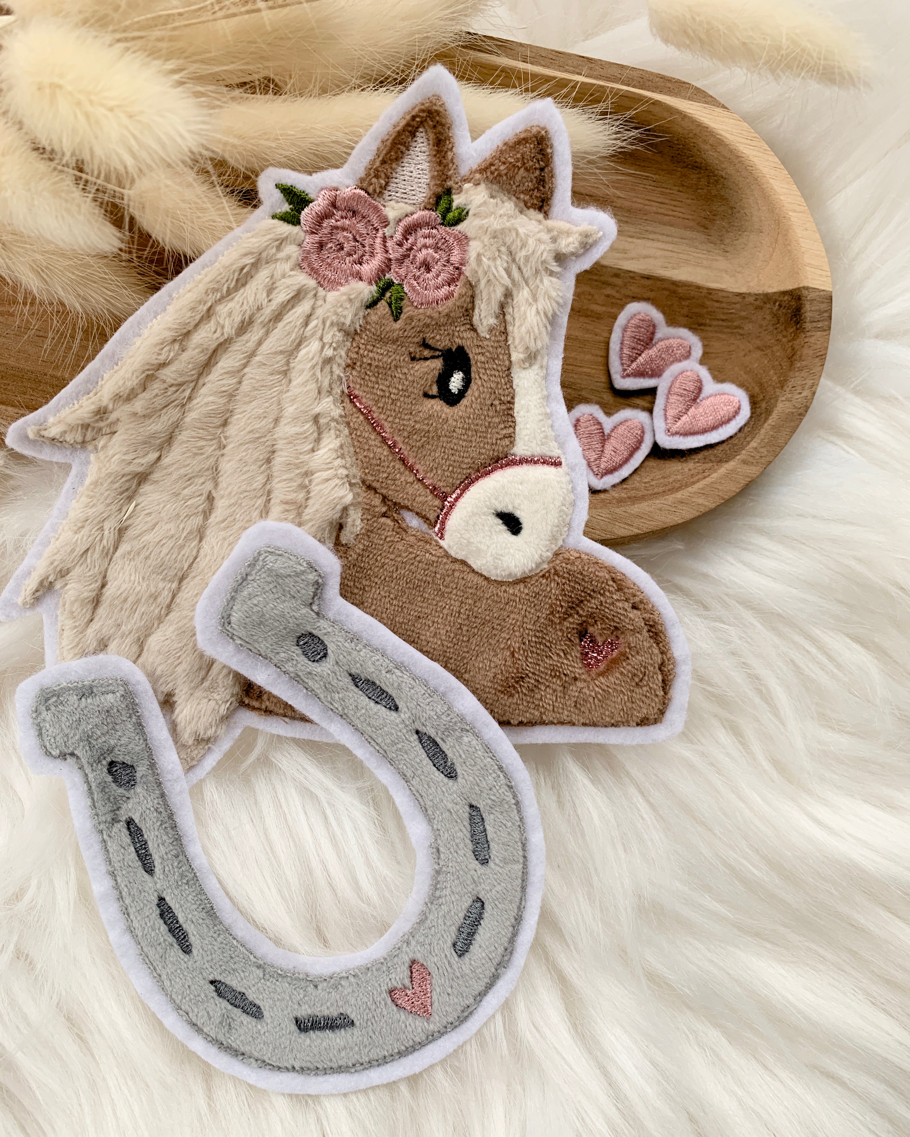 Mini Applikation Herzen "Heidi" auf Weiß