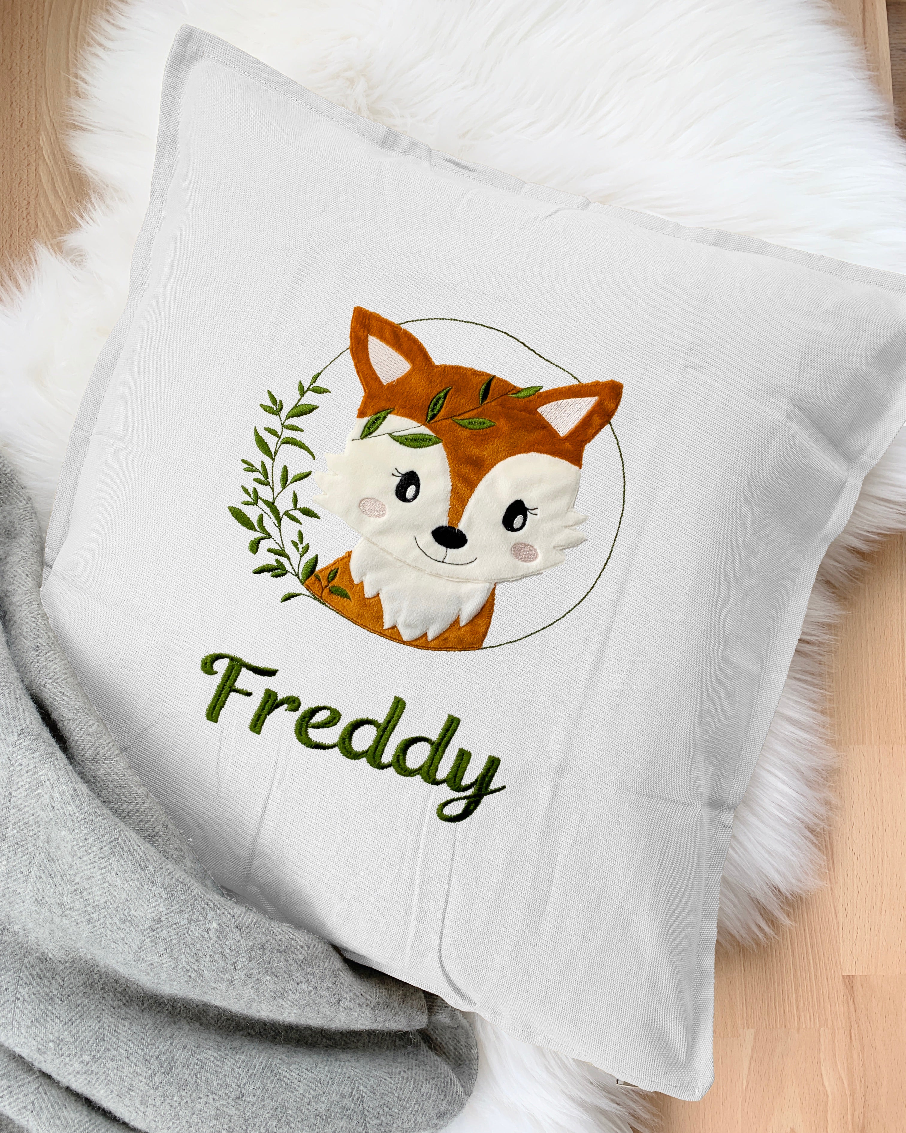 personalisiertes Kissen mit Fuchs "Freddy" im Kranz