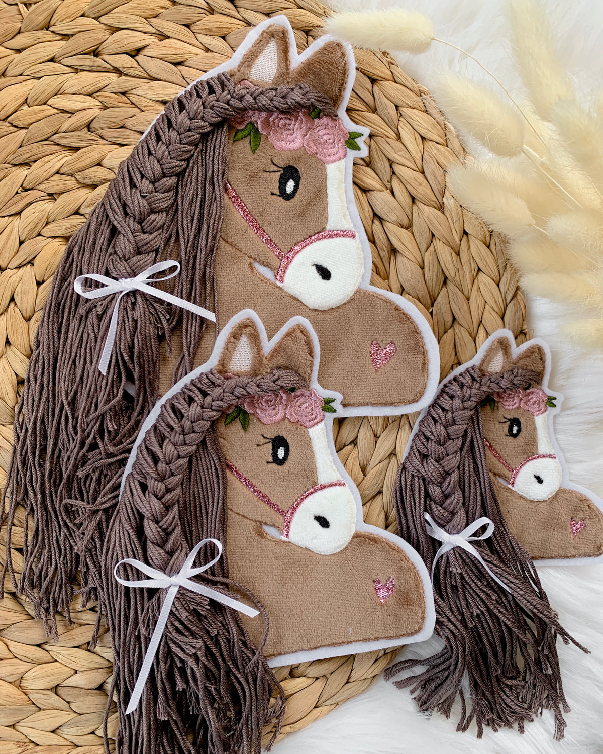 Applikation Pferd "Paula" in Rosé mit brauner Wollmähne