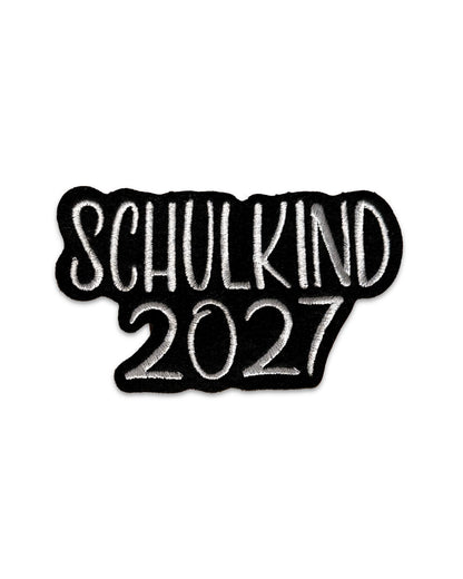 Applikation "Schulkind 2027" auf schwarzem Filz - Schrift 03