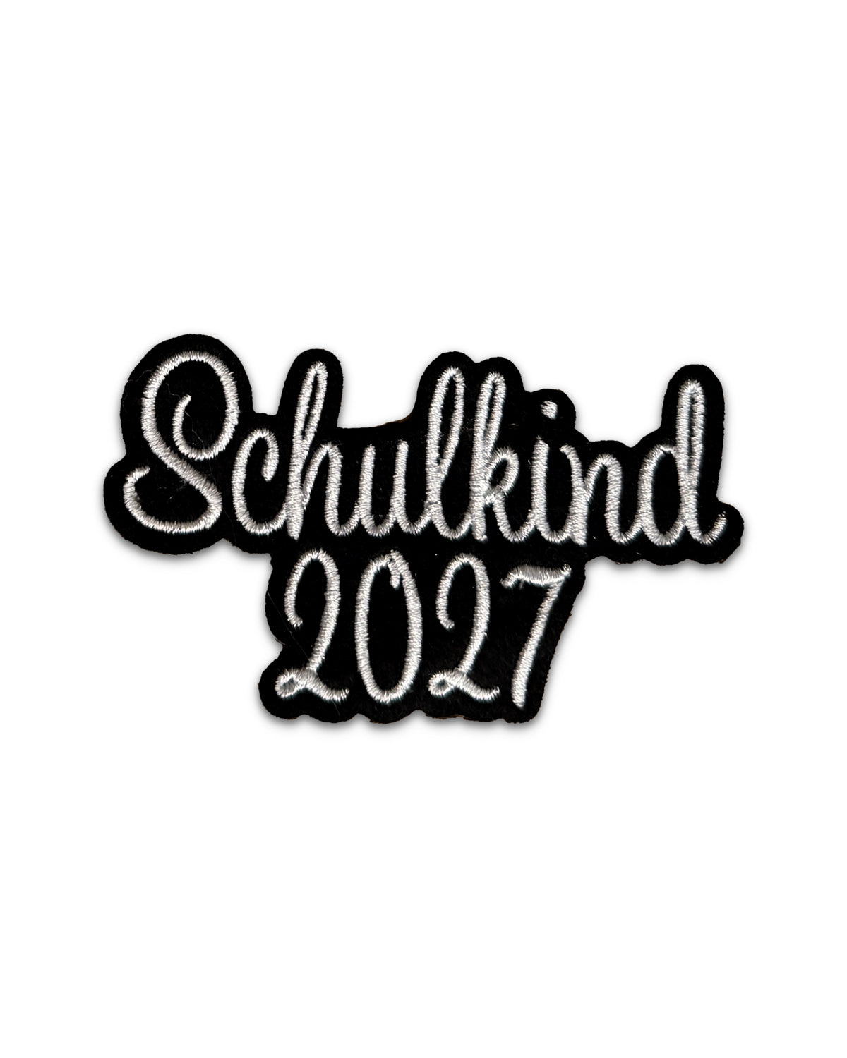 Applikation "Schulkind 2027" auf schwarzem Filz - Schrift 02