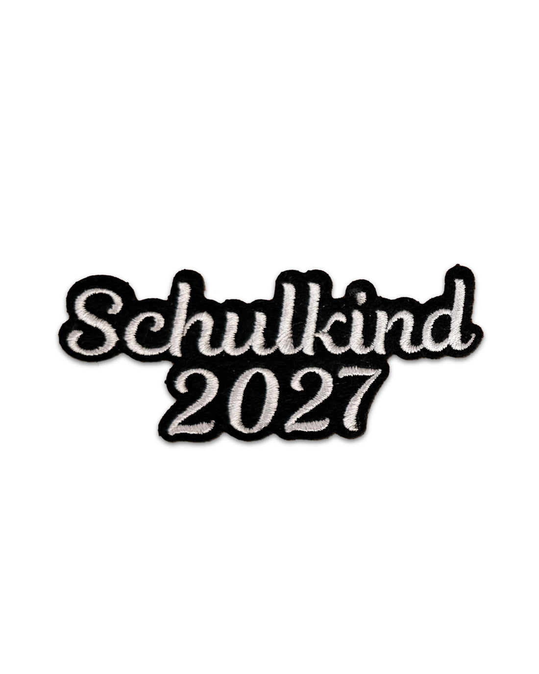 Applikation "Schulkind 2027" auf schwarzem Filz - Schrift 01