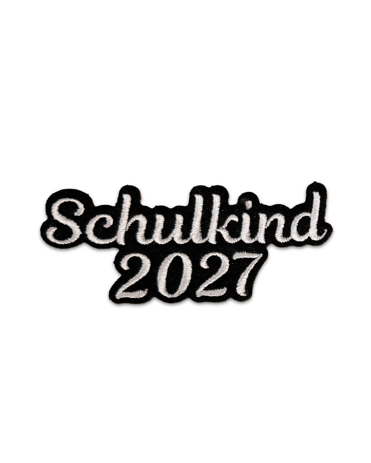 Applikation "Schulkind 2027" auf schwarzem Filz - Schrift 01