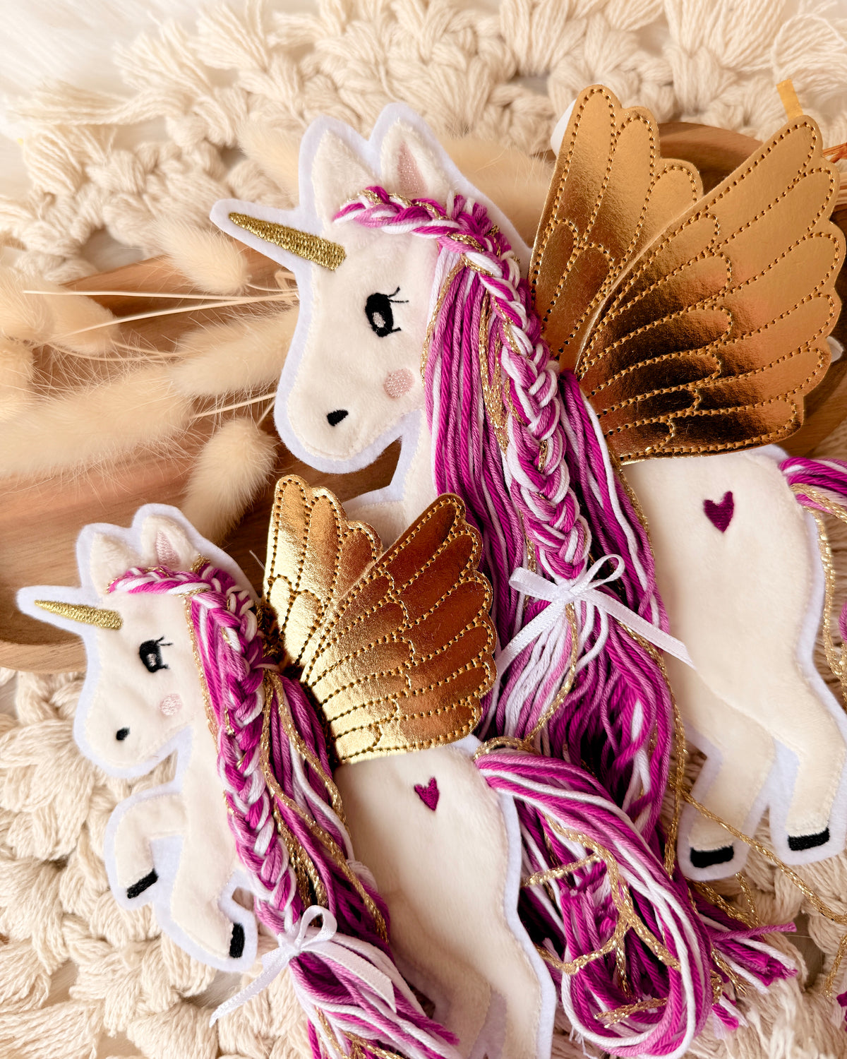 Applikation Pegasus "Pia" - Beere/Gold