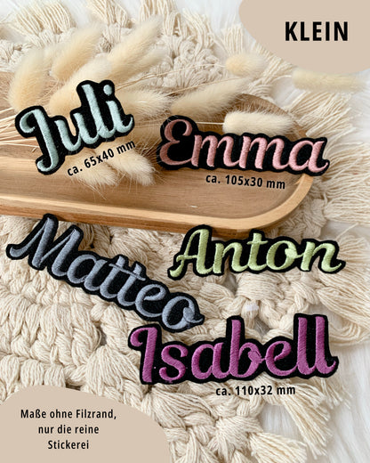 Namensapplikation auf schwarzem Filz - Schrift 01