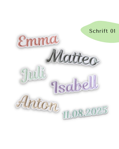 kleine Namensapplikation auf weißem Filz - Schrift 01